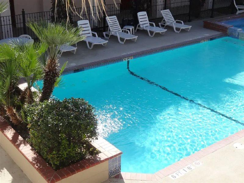 Howard Johnson By Wyndham San Antonio Hotel & Suites Zewnętrze zdjęcie