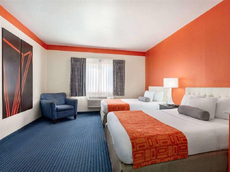 Howard Johnson By Wyndham San Antonio Hotel & Suites Zewnętrze zdjęcie