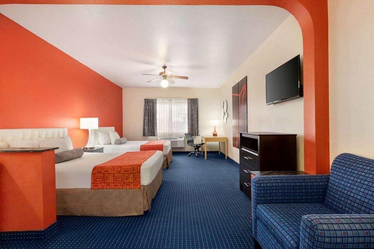 Howard Johnson By Wyndham San Antonio Hotel & Suites Zewnętrze zdjęcie