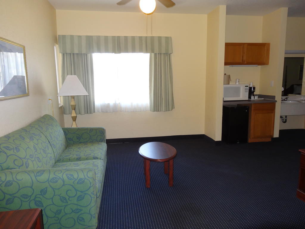 Howard Johnson By Wyndham San Antonio Hotel & Suites Zewnętrze zdjęcie