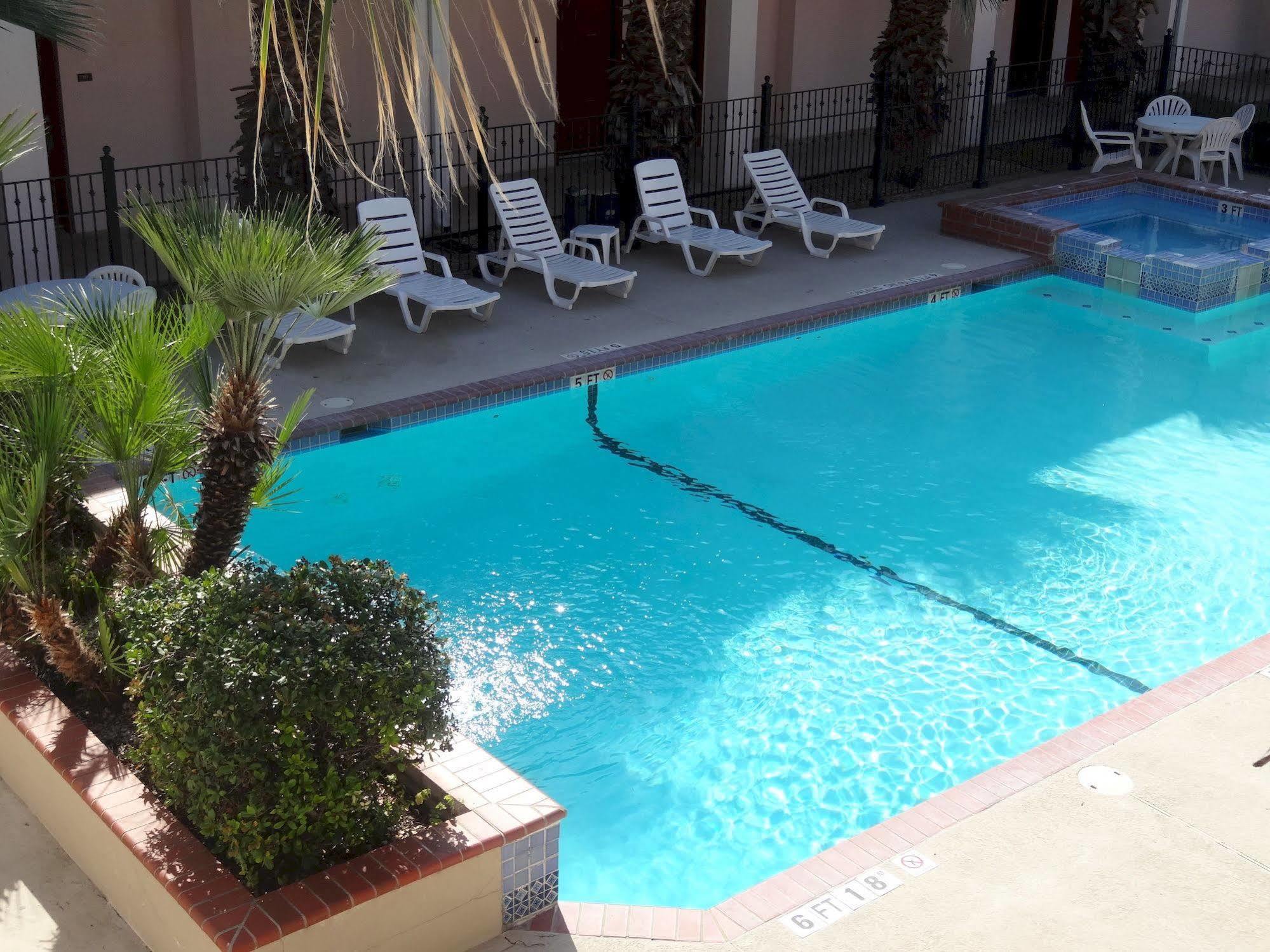 Howard Johnson By Wyndham San Antonio Hotel & Suites Zewnętrze zdjęcie
