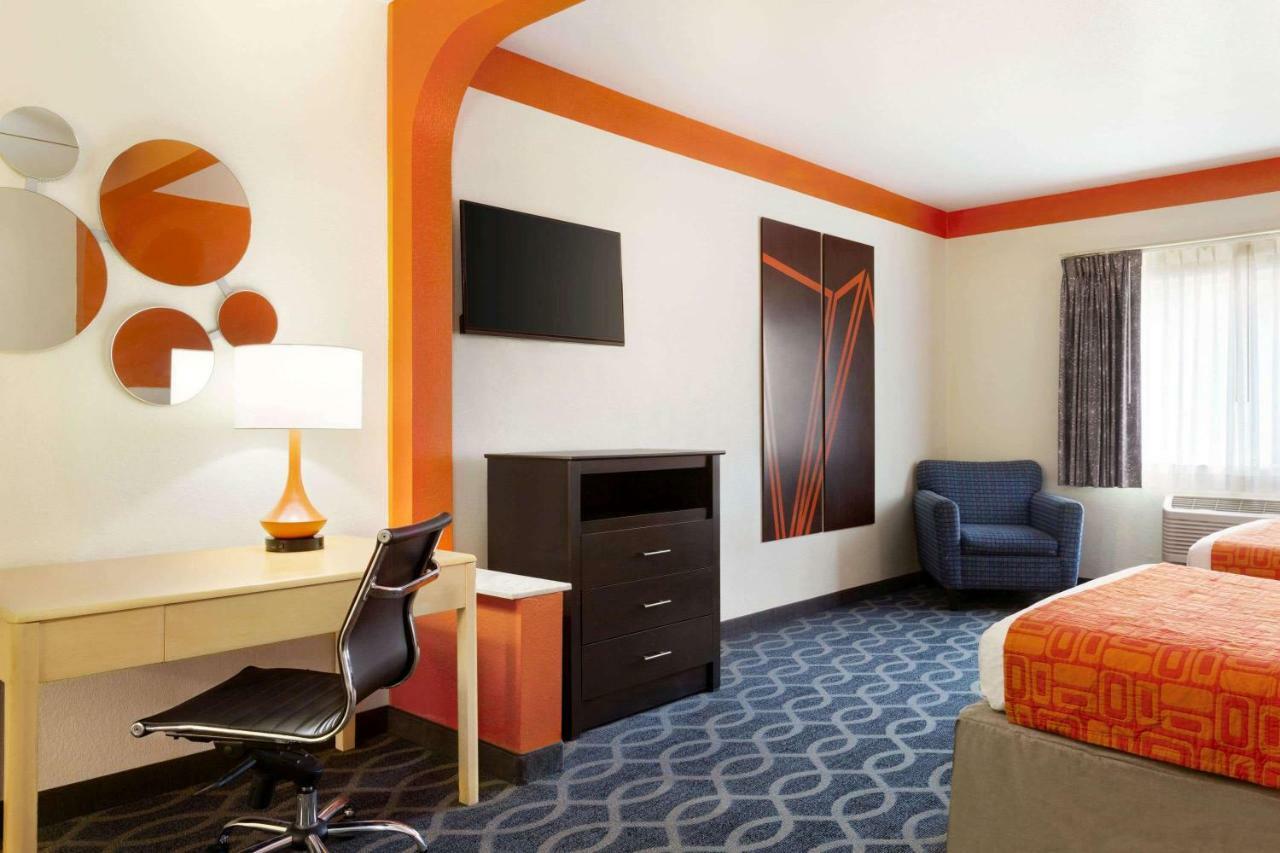Howard Johnson By Wyndham San Antonio Hotel & Suites Zewnętrze zdjęcie