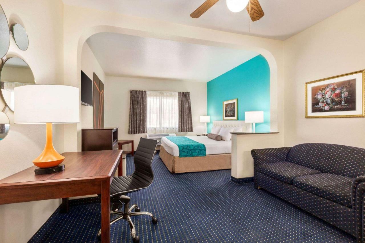 Howard Johnson By Wyndham San Antonio Hotel & Suites Zewnętrze zdjęcie