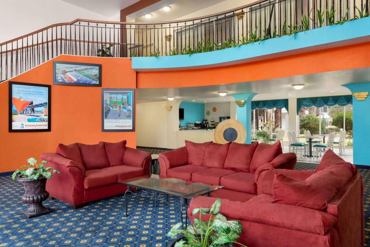 Howard Johnson By Wyndham San Antonio Hotel & Suites Zewnętrze zdjęcie