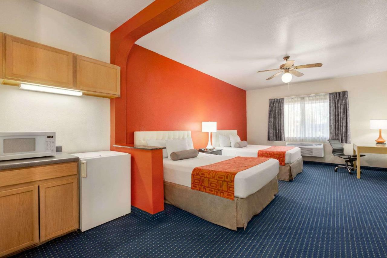 Howard Johnson By Wyndham San Antonio Hotel & Suites Zewnętrze zdjęcie
