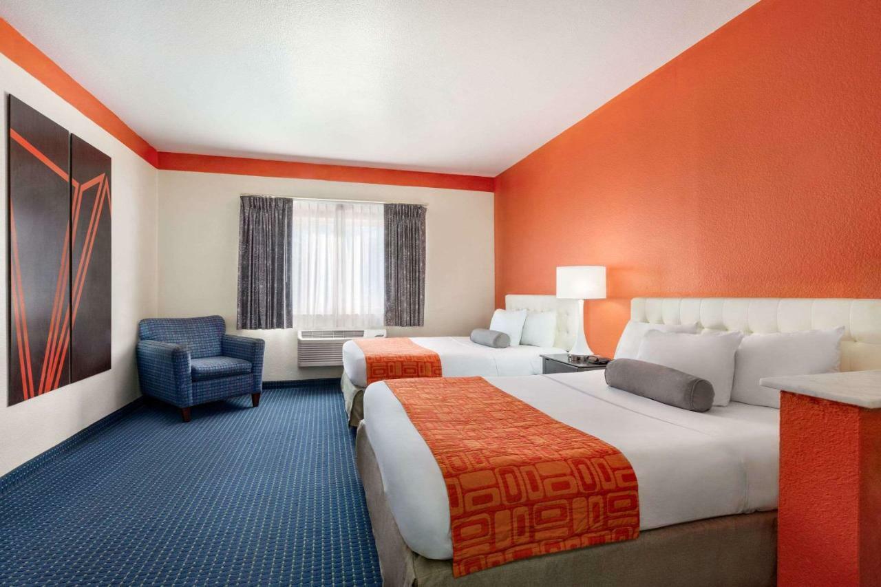 Howard Johnson By Wyndham San Antonio Hotel & Suites Zewnętrze zdjęcie
