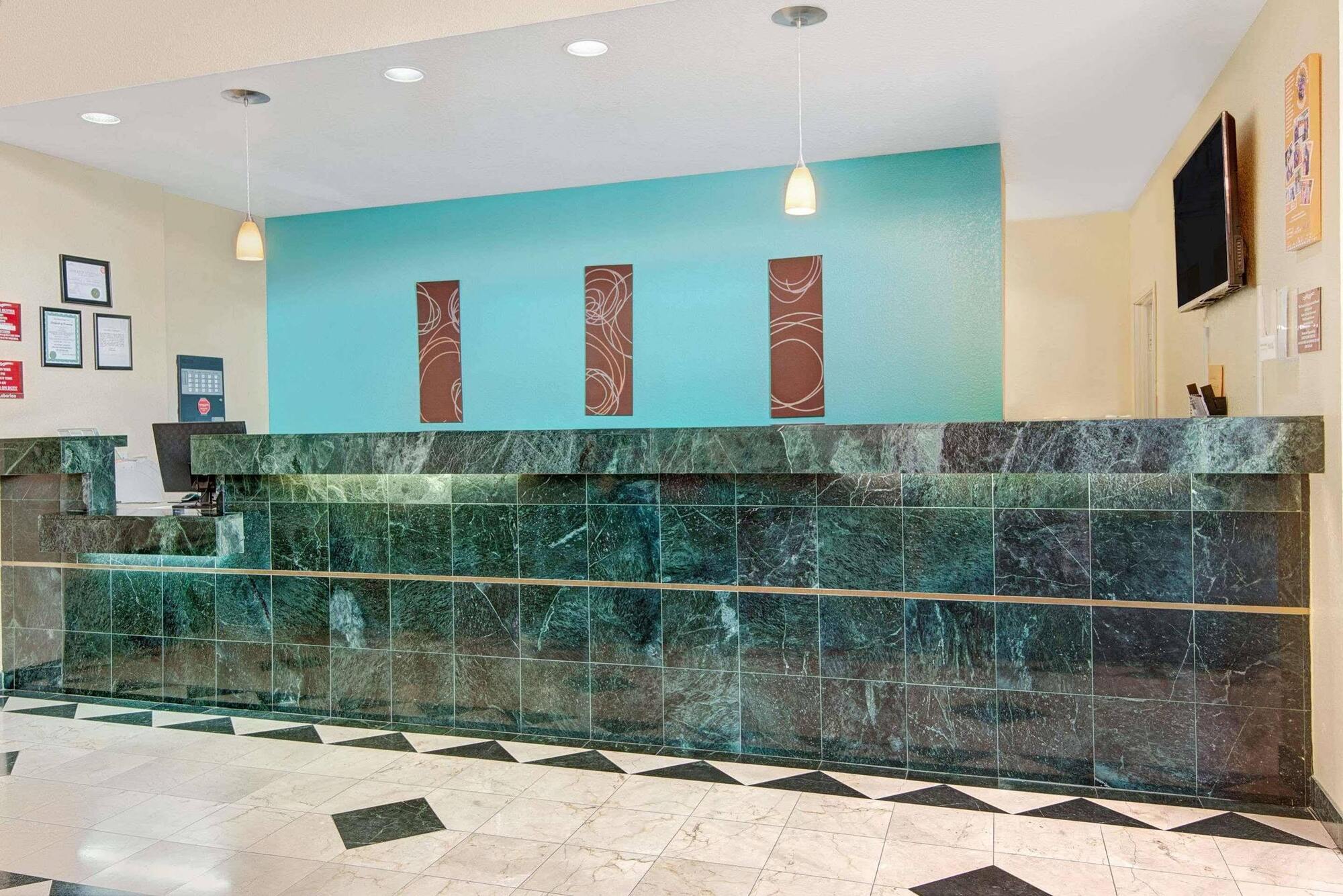 Howard Johnson By Wyndham San Antonio Hotel & Suites Zewnętrze zdjęcie