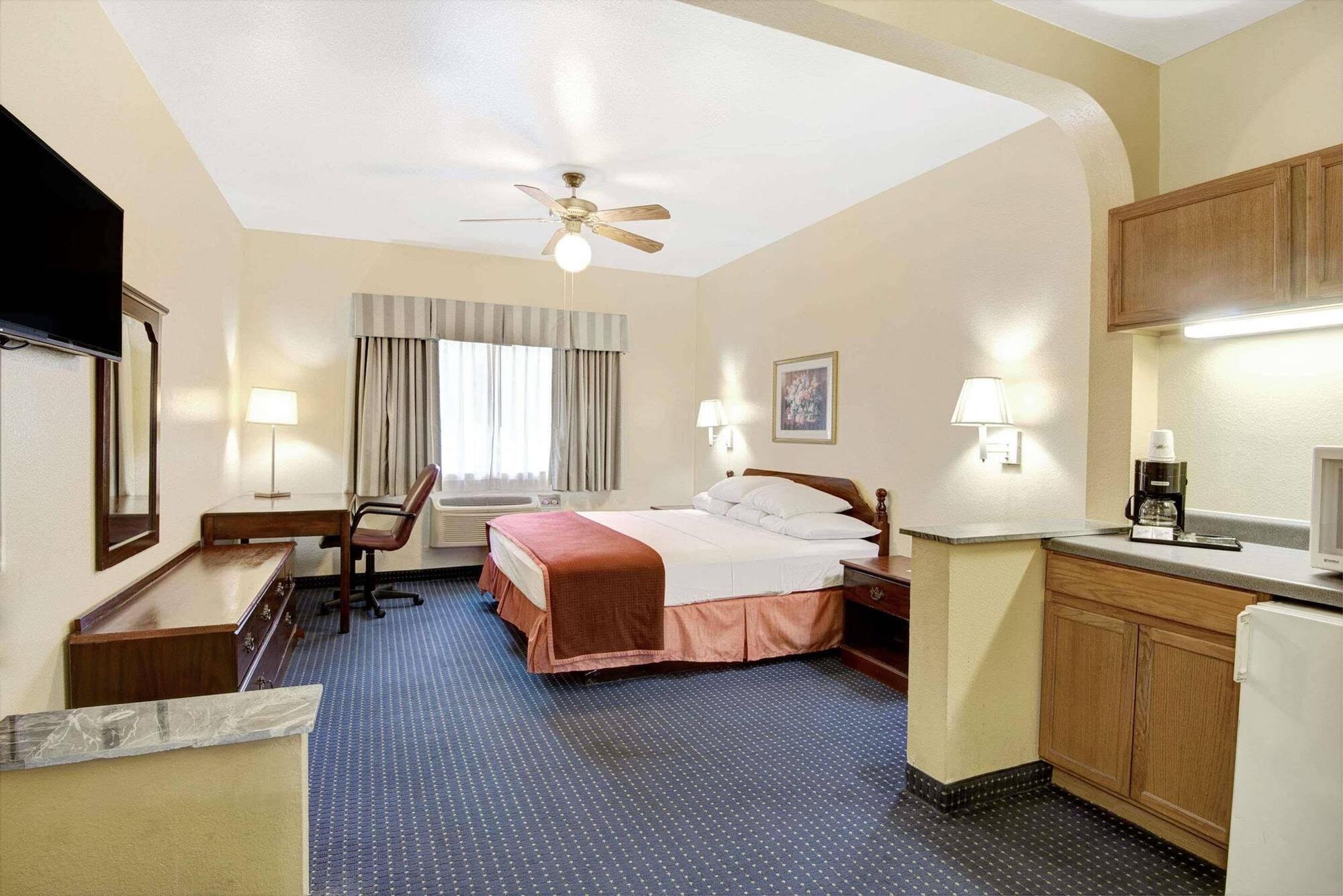 Howard Johnson By Wyndham San Antonio Hotel & Suites Zewnętrze zdjęcie